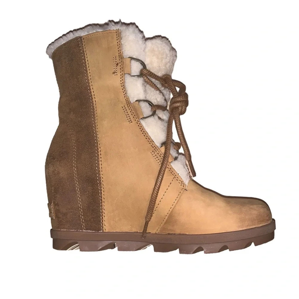 Sorel Lace Up Hidden Wedge Women’s Boots w/ shearling Light Tan Size 9